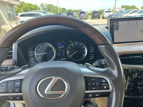 Used 2016 Lexus LX 570 4WD w/ Luxury Package image 7