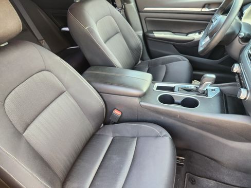 Used 2022 Nissan Altima 2.5 SV FWD image 11