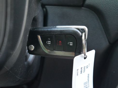 Used 2020 Toyota RAV4 LE AWD/4WD image 8