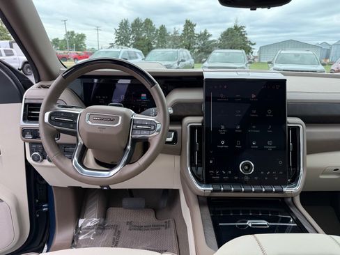 Used 2025 GMC Yukon XL Denali w/ Denali Reserve Package AWD/4WD image 23