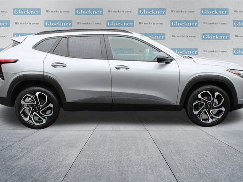 Used 2025 Chevrolet Trax RS w/ Sunroof Package image 4