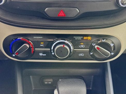 Used 2023 Kia Soul LX w/ LX Technology Package image 15