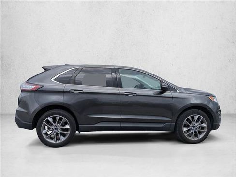 Used 2018 Ford Edge Titanium w/ Technology Package FWD image 4