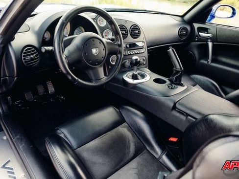 Used 2006 Dodge Viper SRT-10 RWD image 2