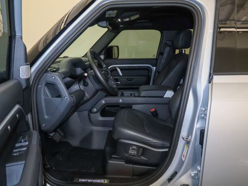 Used 2024 Land Rover Defender 130 X-Dynamic SE AWD/4WD image 13