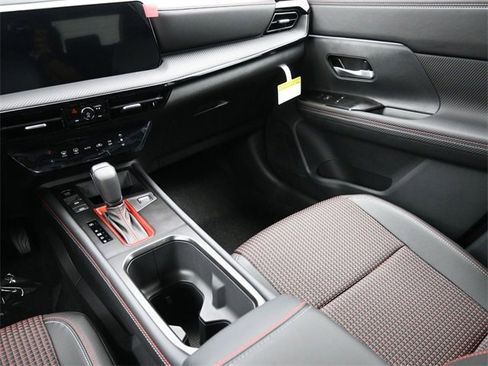 Used 2026 Nissan Kicks SR image 11