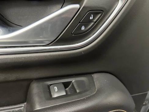 Used 2022 GMC Yukon XL AT4 AWD/4WD image 17