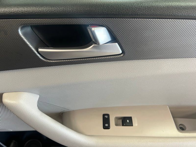 Used 2015 Hyundai Sonata SE FWD image 14