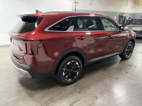 Used 2025 Kia Sorento S AWD/4WD image 3