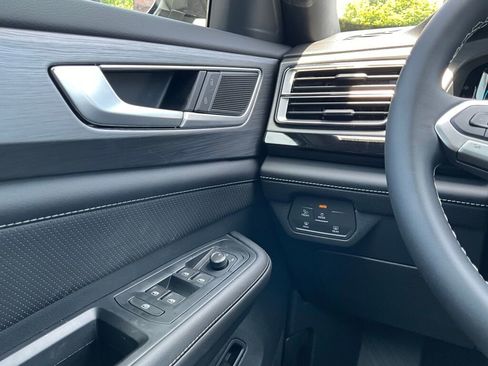 New 2025 Volkswagen Atlas Cross Sport SE image 25