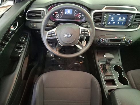Used 2019 Kia Sorento LX image 16