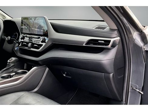 Used 2021 Toyota Highlander Platinum image 27