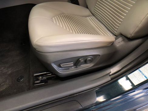 Used 2021 Toyota Camry SE image 11