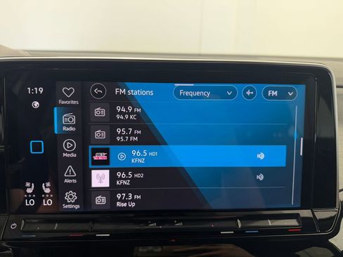 Used 2025 Volkswagen Atlas Cross Sport SE AWD/4WD image 29