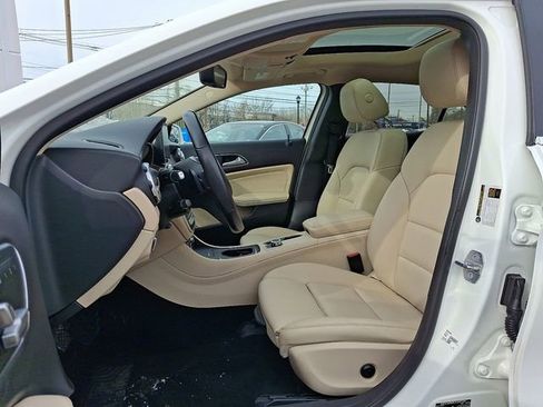 Used 2019 Mercedes-Benz GLA 250 4MATIC w/ Premium Package image 14