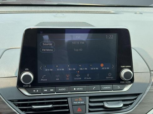 Used 2025 Nissan Altima 2.5 SV FWD image 21