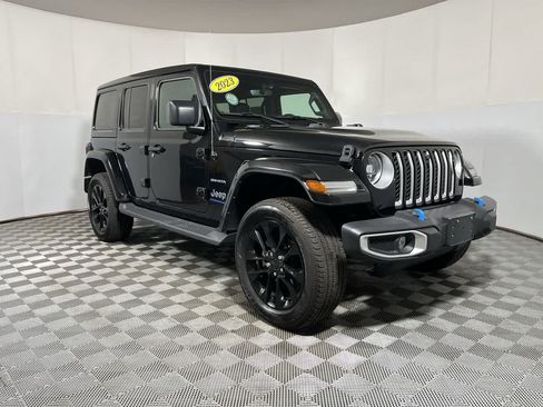 Used 2023 Jeep Wrangler Unlimited Sahara w/ Cold Weather Group AWD/4WD image 2
