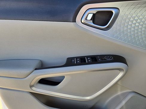 Used 2022 Kia Soul LX image 20