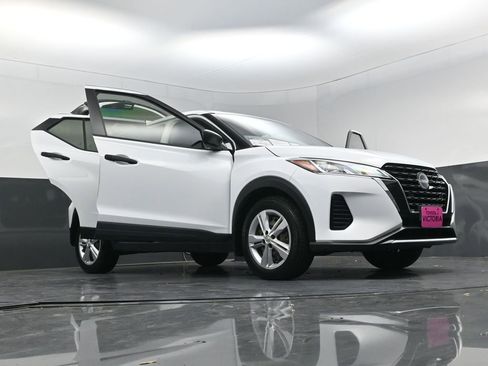 Used 2024 Nissan Kicks S image 27