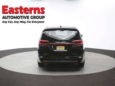 Used 2024 Chrysler Pacifica Limited FWD image 38