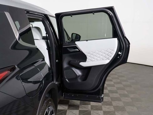 New 2025 Mitsubishi Outlander SEL image 29