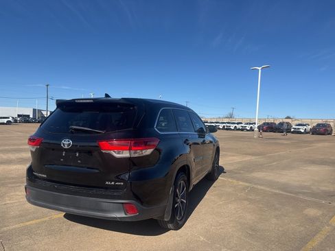 Used 2018 Toyota Highlander XLE image 13
