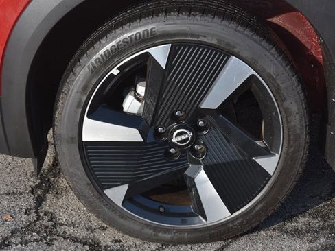 Used 2025 Nissan Kicks SR image 11