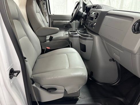 Used 2024 Ford E-350 and Econoline 350 Super Duty image 40