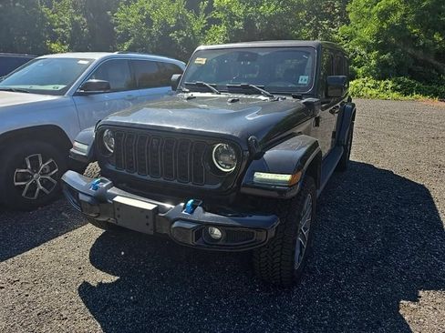 Used 2024 Jeep Wrangler High Altitude AWD/4WD image 3