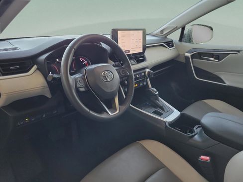 Used 2023 Toyota RAV4 XLE Premium image 23