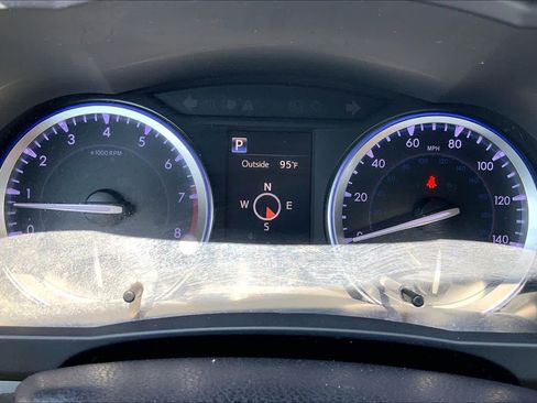 Used 2019 Toyota Highlander XLE FWD image 25