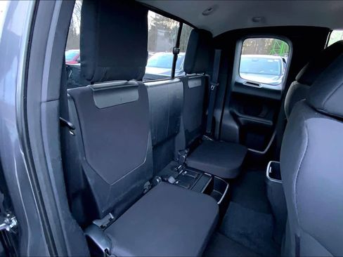 Used 2016 Toyota Tacoma SR5 w/ SR5 Appearance Package (SN) image 20