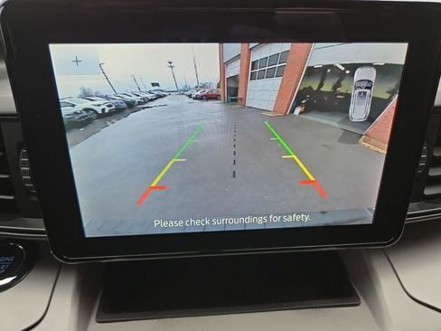 Used 2023 Ford Explorer XLT image 19