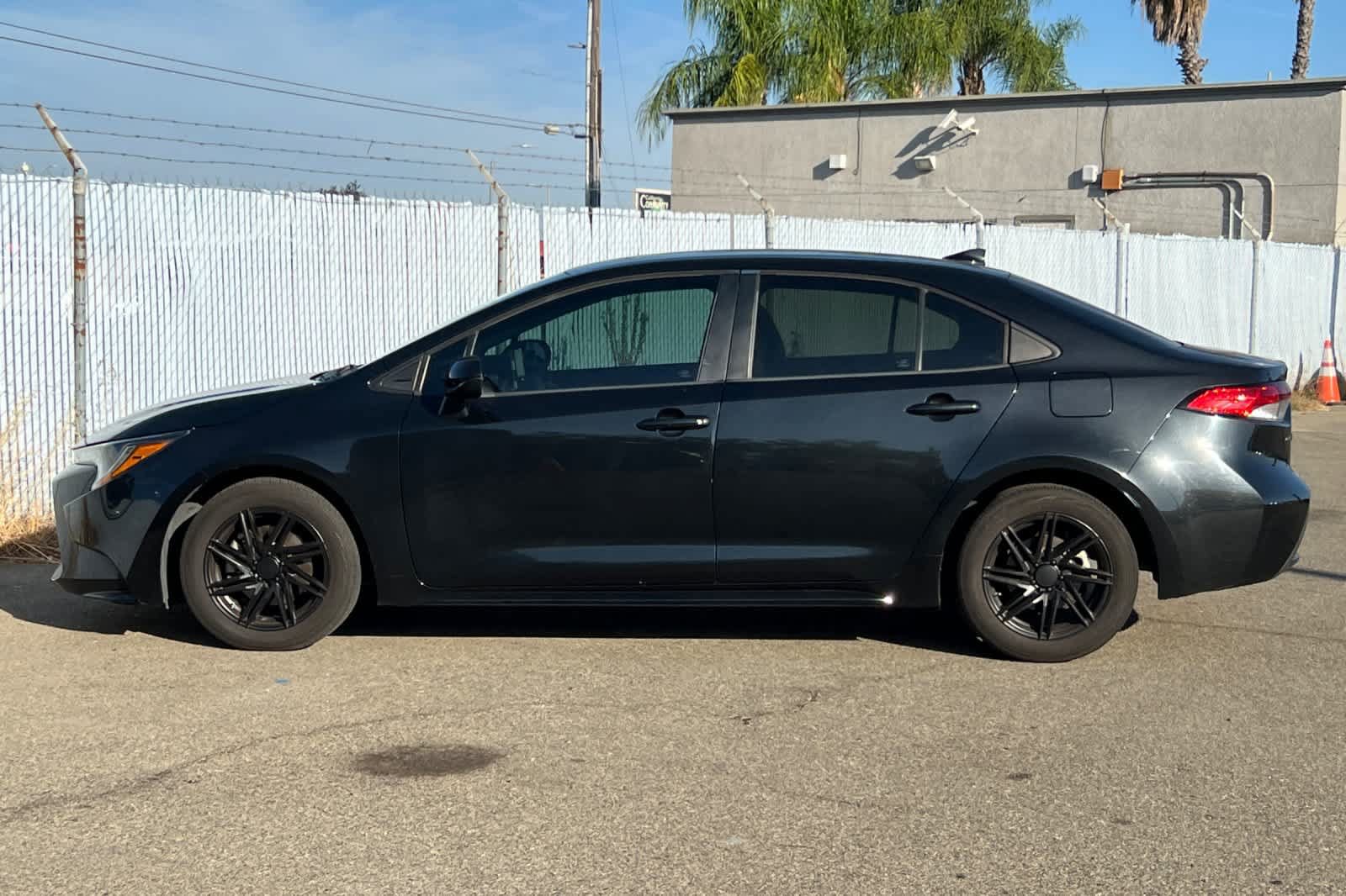 Used 2020 Toyota Corolla LE FWD image 2