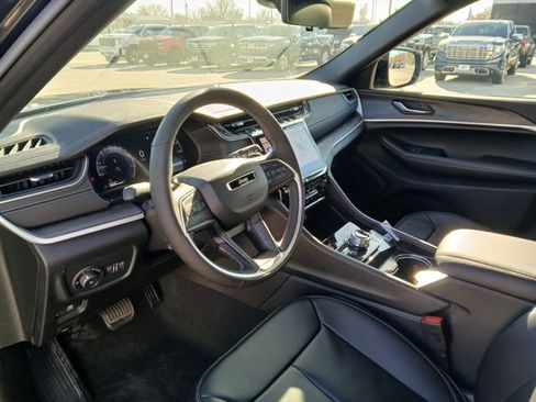 New 2025 Jeep Grand Cherokee Limited w/ Luxury Tech Group II AWD/4WD image 9