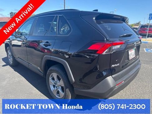 Used 2025 Toyota RAV4 XLE AWD/4WD image 2