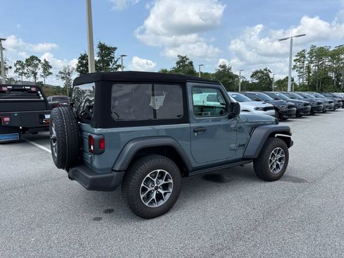 Used 2024 Jeep Wrangler Sport AWD/4WD image 3