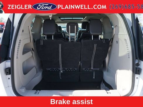 Used 2024 Chrysler Pacifica Limited FWD image 10