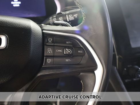 Used 2023 Jeep Grand Cherokee Altitude AWD/4WD image 4
