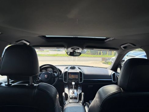 Used 2012 Porsche Cayenne S AWD/4WD image 32