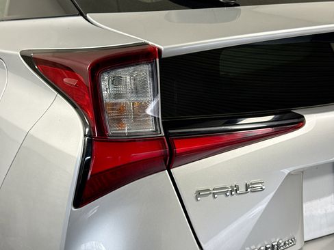 Used 2021 Toyota Prius LE FWD image 36