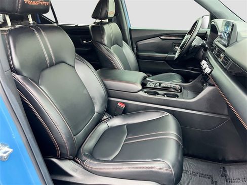 Used 2025 Honda Pilot TrailSport image 29
