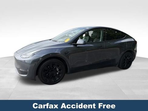 Used 2023 Tesla Model Y Long Range AWD/4WD image 2