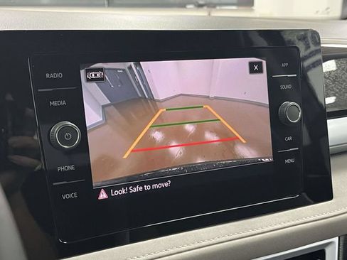 Used 2025 Volkswagen Taos SE FWD image 33