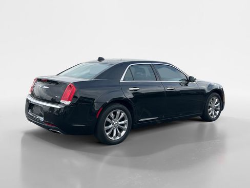Used 2018 Chrysler 300 Limited AWD/4WD image 5