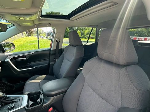 Used 2019 Toyota RAV4 XLE w/ Convenience Package AWD/4WD image 23