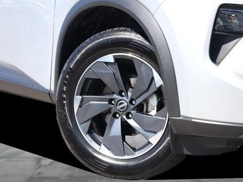 Certified 2025 Nissan Rogue SV FWD image 3