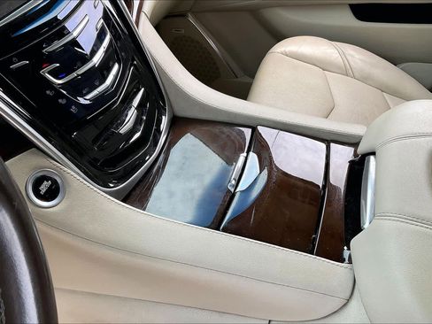 Used 2017 Cadillac Escalade Luxury RWD image 16