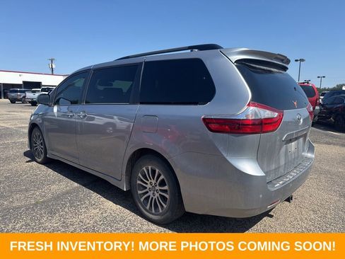 Used 2018 Toyota Sienna XLE w/ XLE Navigation Package FWD image 4