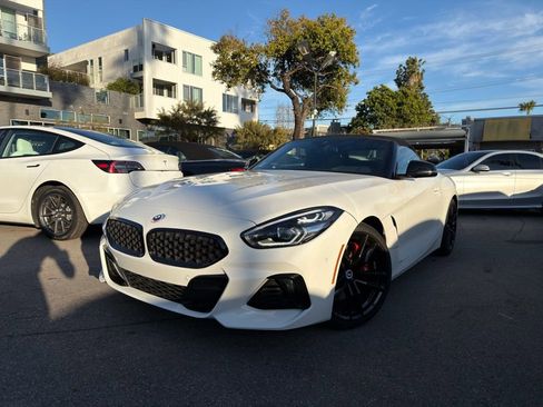 Used 2022 BMW Z4 M40i w/ Premium Package image 11